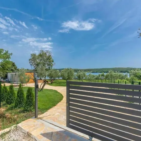 Strandhaus Ive: Beachfront Oasis With Whirlpool And Olive Grove Holiday home *