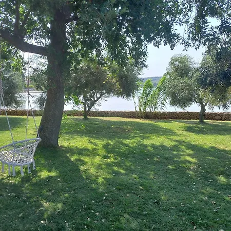 Holiday home Strandhaus Ive: Beachfront Oasis With Whirlpool And Olive Grove Pula